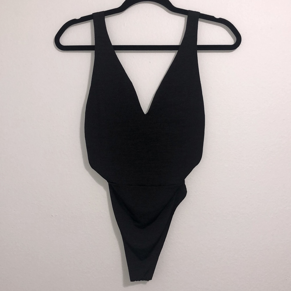 BLACK THONG BODY NEW W/O TAGS S